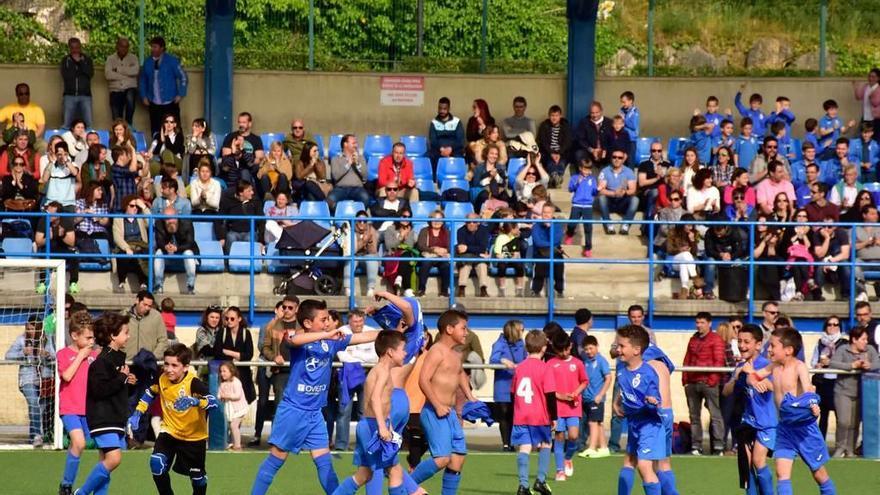 Los equipos de la Oviedo Cup lanzan mensajes en contra de la violencia