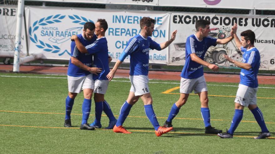 Celebración de los jugadores del Sant Rafel tras el gol de Juanfran