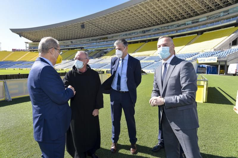 La UDLP realiza una donación de 5000€, alimentos y juguetes a ONGs