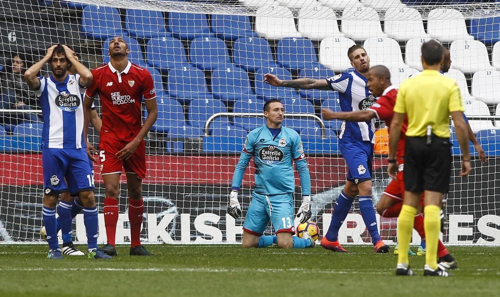 El Dépor cae en el descuento ante el Sevilla