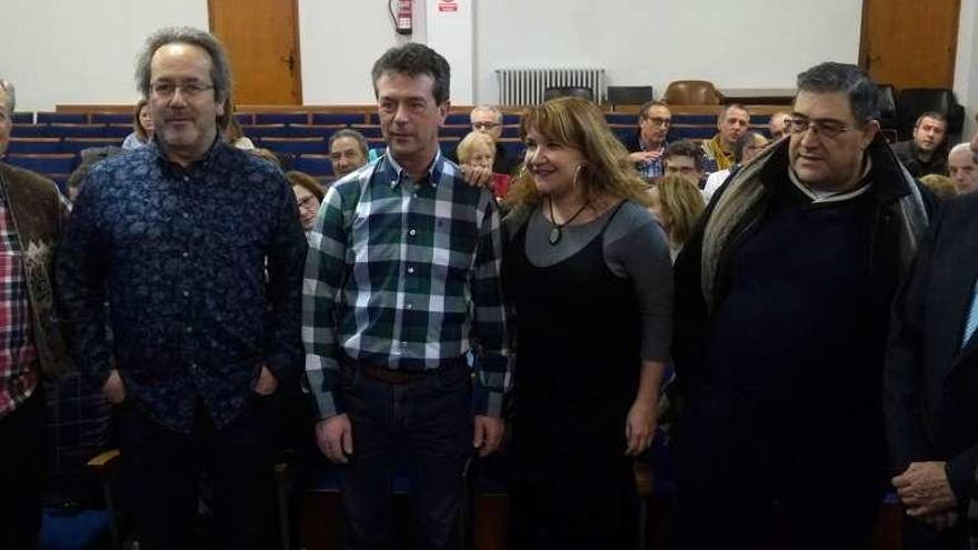 Autoridades y organizadores durante la presentación de la documental.