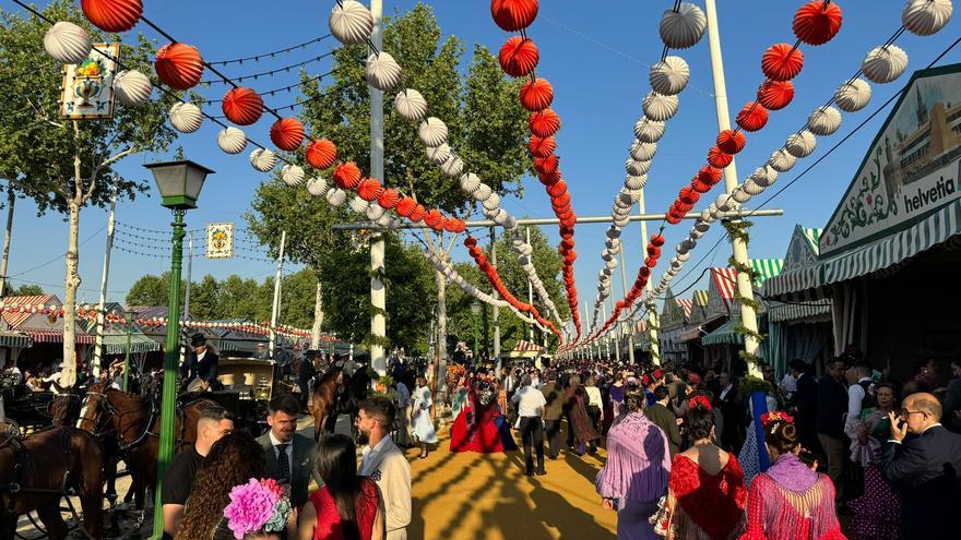 El lunes de Feria registra otro &quot;récord de visitantes&quot;: la Policía reduce al mínimo las incidencias