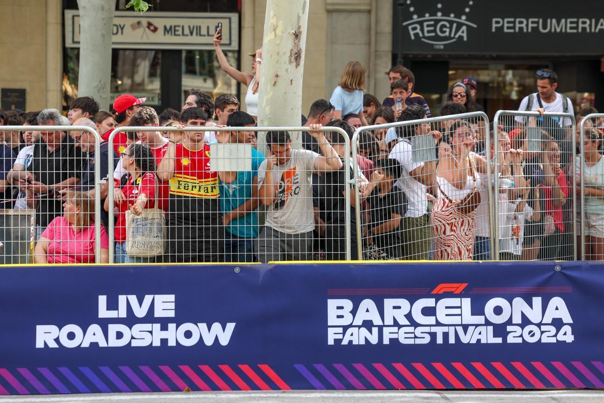Exhibición F1 Barcelona: El Road Show en el Paseo de Gràcia, en imágenes Exhibición F1 Barcelona: El Road Show en el Paseo de Gràcia, en imágenes