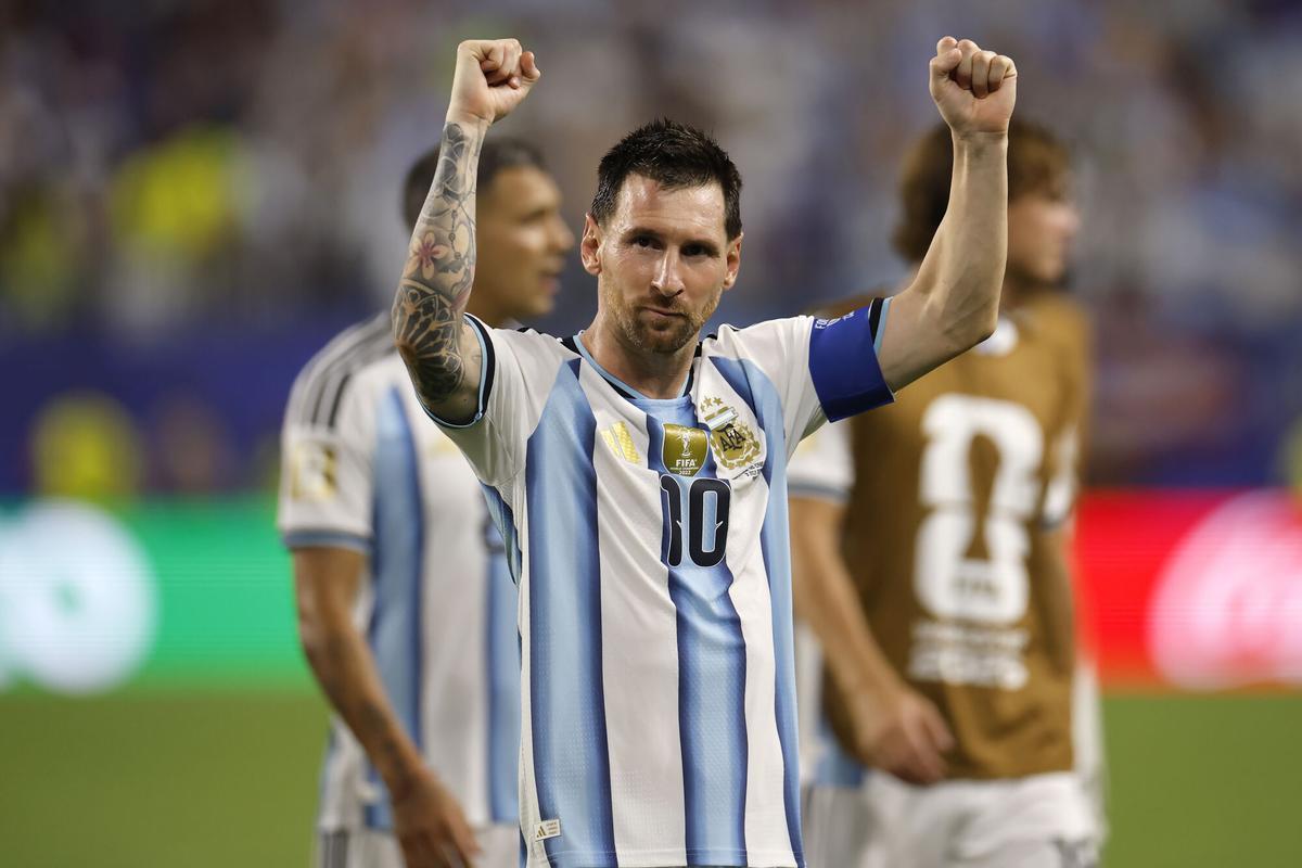 FOTODELDÍA AME7345. MIAMI (ESTADOS UNIDOS), 03/07/2026.- Lionel Messi de Argentina celebra este viernes, al finalizar un partido del Mundial de la FIFA 2026 entre Argentina y Cabo Verde en el estadio Hard Rock en Miami (Estados Unidos). EFE/ Alberto Estevez. FOTODELDÍA