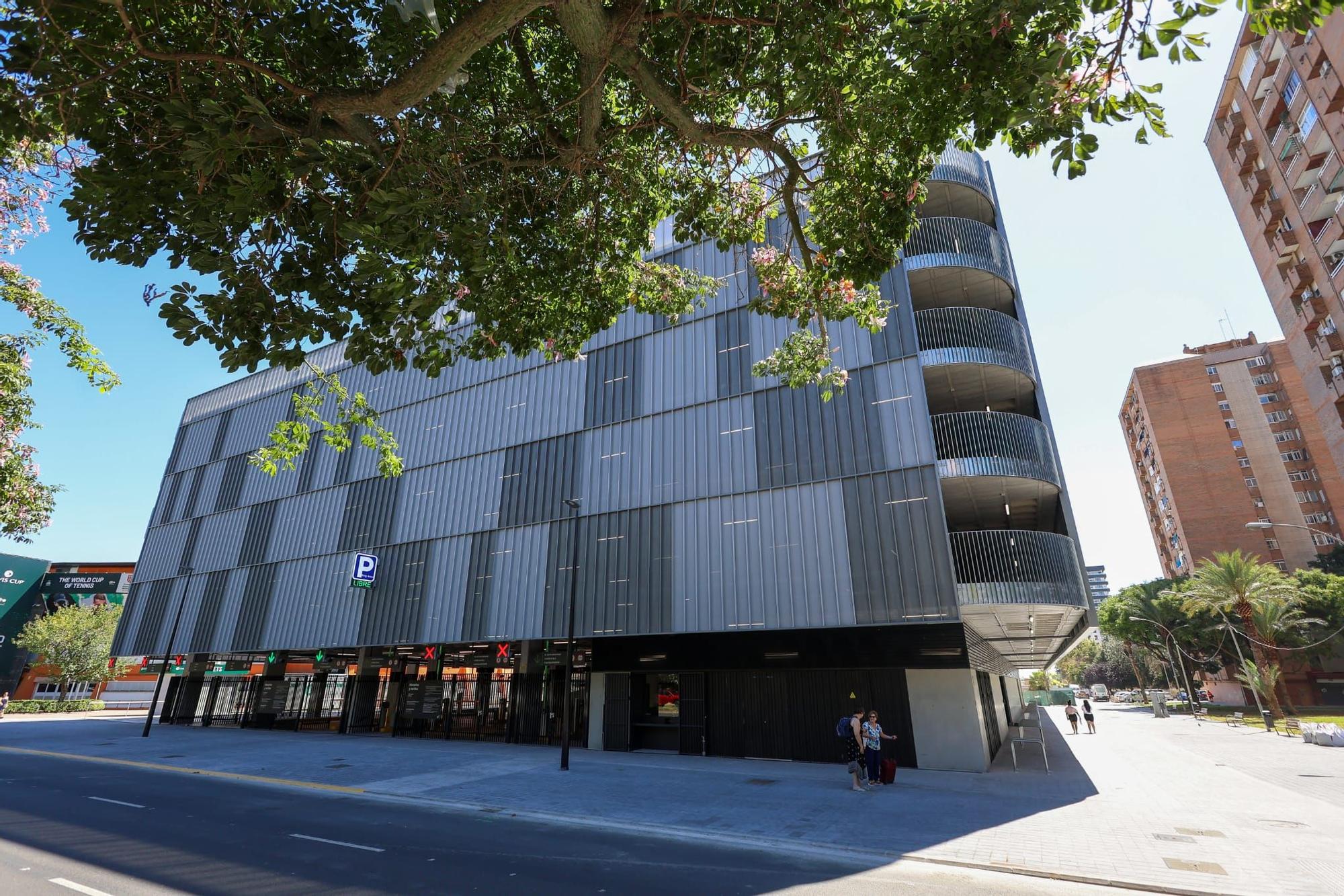 El Roig Arena abre al público su gran aparcamiento en altura