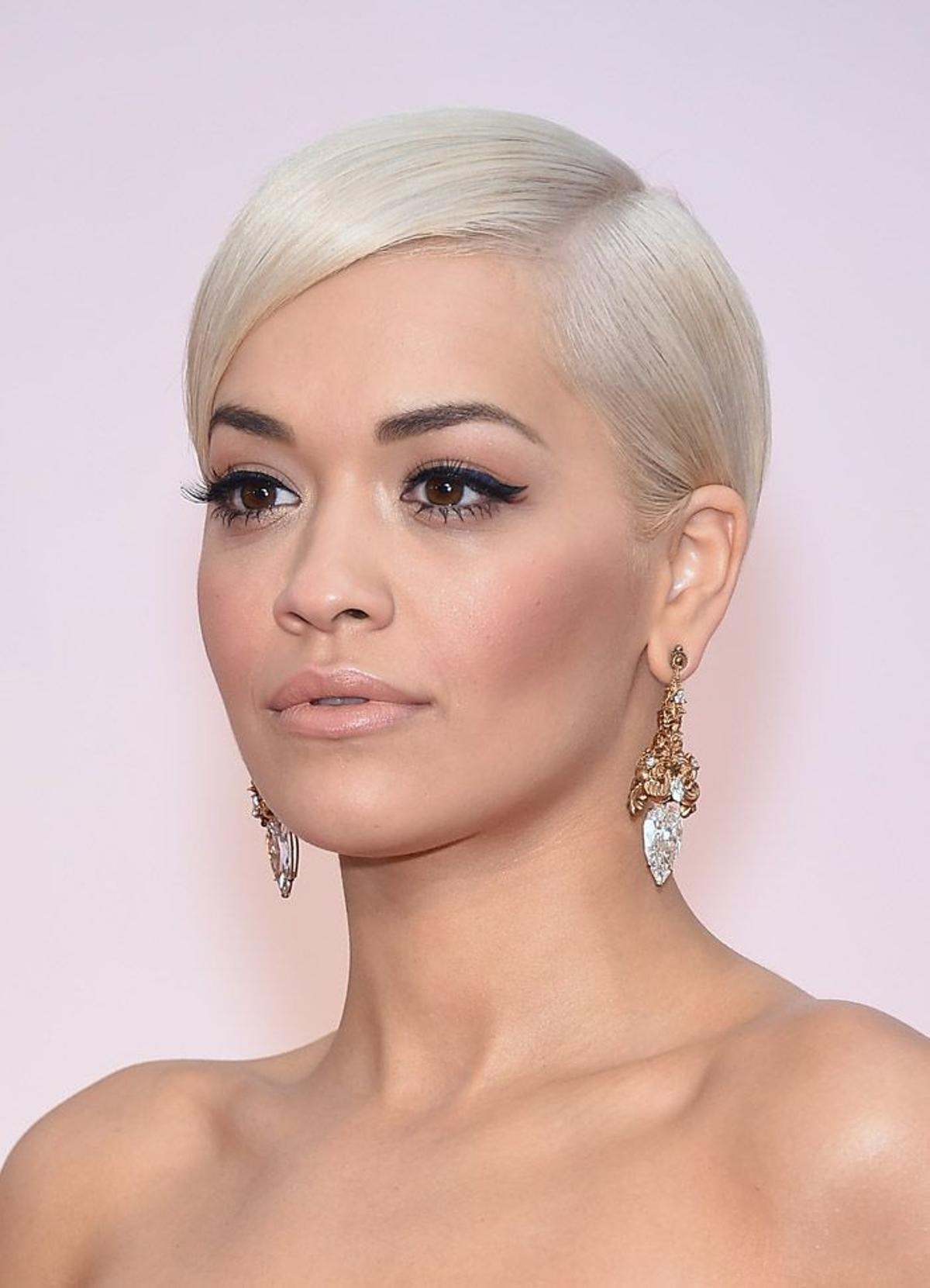 Oscar 2015, Rita Ora con pendientes largos