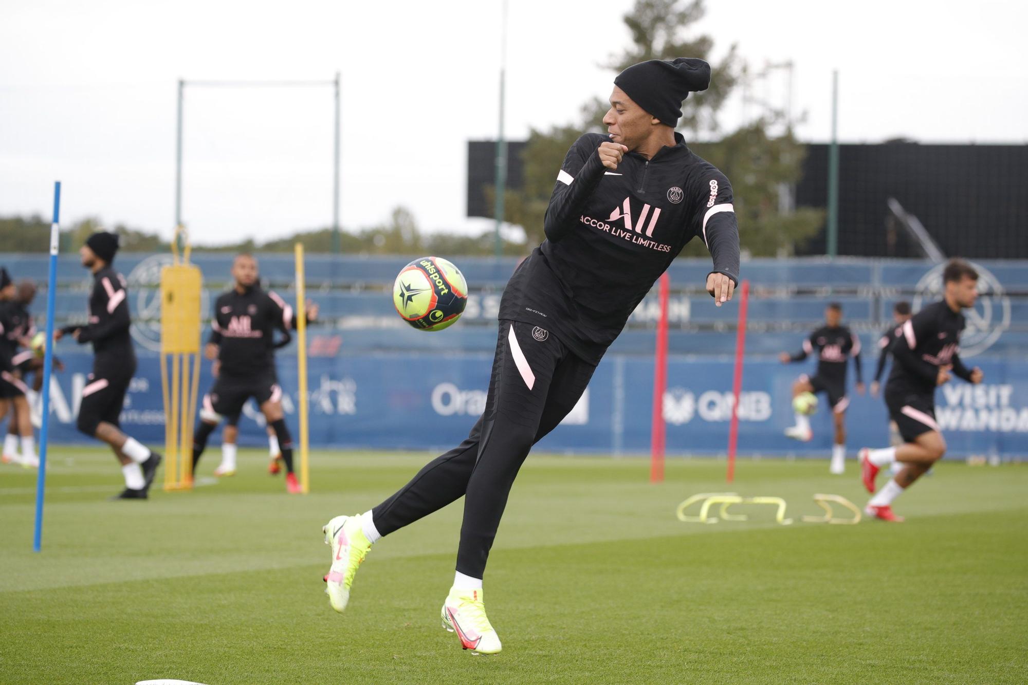 Mbappé, en un entrenamiento con el Paris SG.