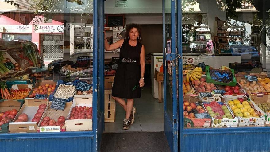Carmen, una de las fruteras más conocidas de Las Fuentes: "Antes todo eran comercios, pero con los macrocentros comerciales han desaparecido"