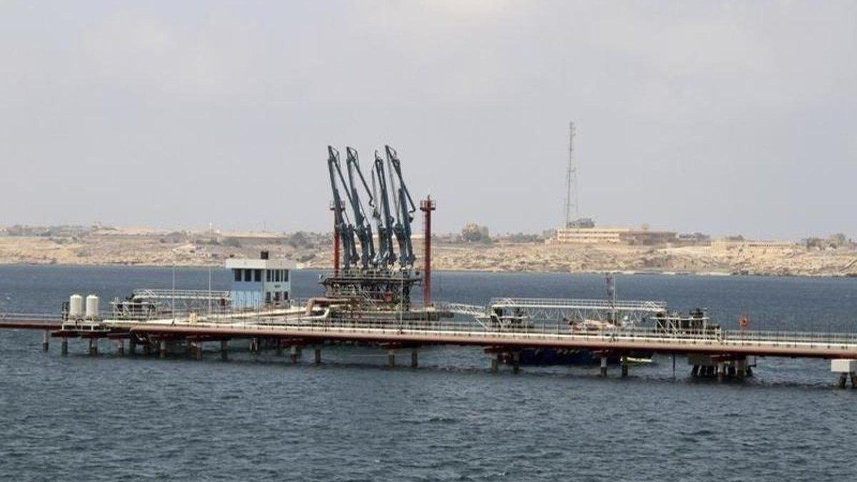 Jalifa Hafter autoriza la reapertura de los puertos petroleros en Libia