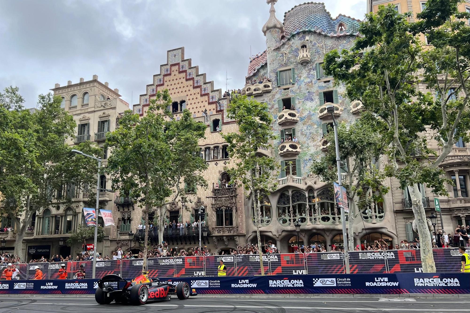 L'exhibició de Fórmula 1 pels carrers de Barcelona, en imatges