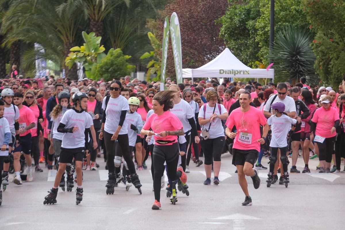 Las mejores imágenes de la carrera y marcha contra el cáncer de mama en ...