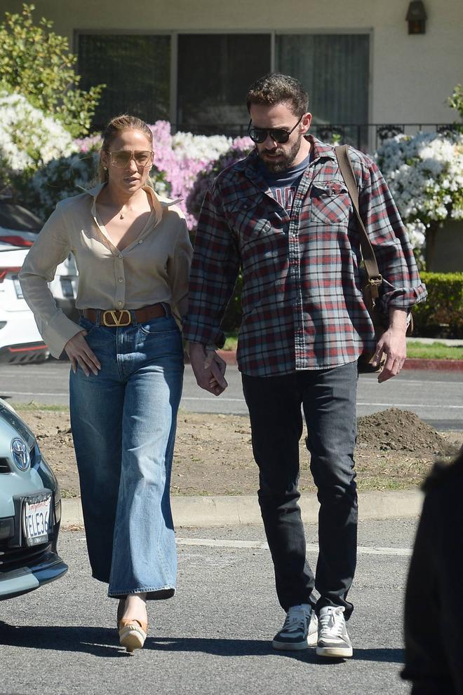 Jennifer Lopez paseando junto a Ben Affleck por Los Ángeles