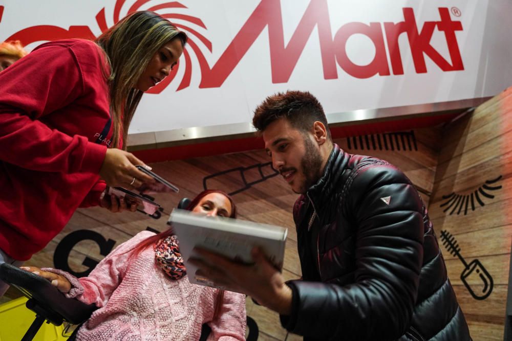 Firma de discos de Antonio José en MediaMarkt.