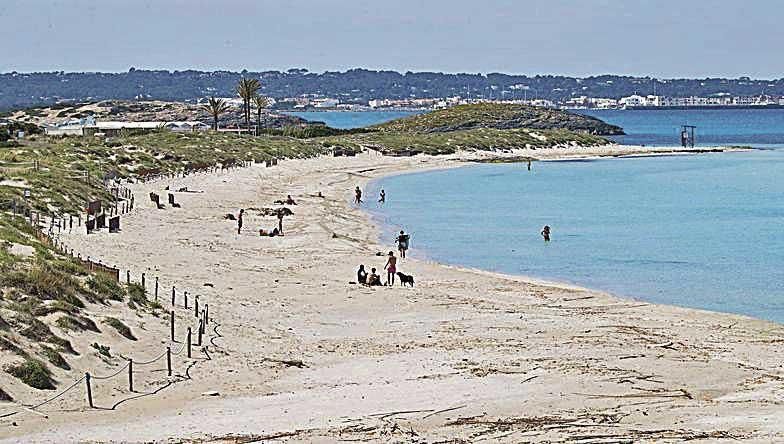 Los vecinos de Formentera salen a la calle