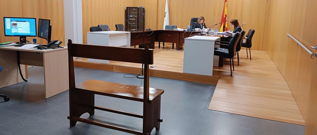 Sala de vistas del Juzgado de lo Penal Número 2 de Ourense, que ha señalado 69 juicios para el mes de septiembre. |   // IÑAKI OSORIO