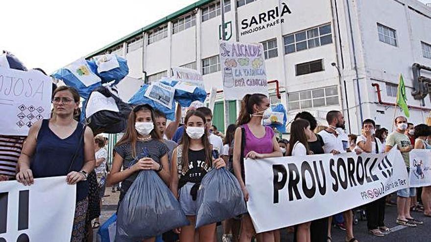 Manifestació conjunta de l&#039;Ajuntament i la Plataforma, al mes de juliol.