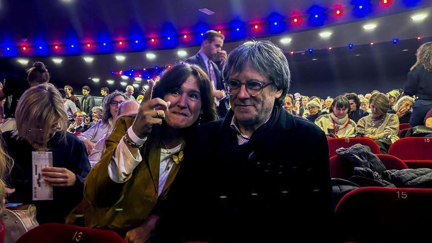 Puigdemont asiste al recital del 50 aniversario de Maria del Mar Bonet en el Olympia