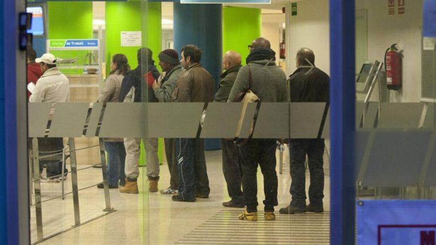 El Banco de España prevé que este año el paro se dispare al 27,1%