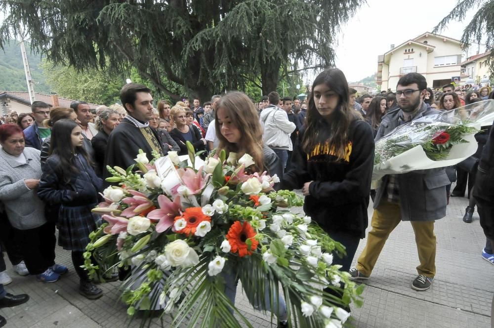 Funeral en Laviana por Marta Pérez, la joven de 17 años fallecida en accidente de tráfico.