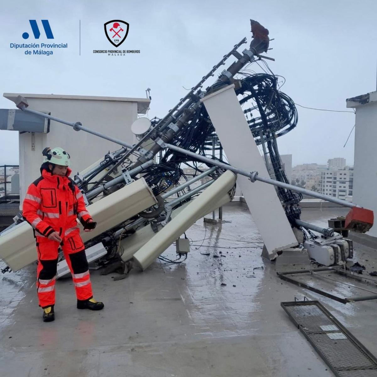 Caída de una antena en Estepona