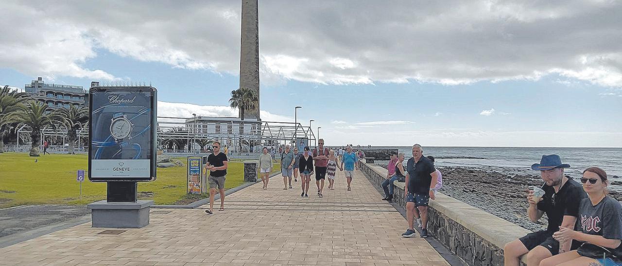 Paseo de Meloneras que da acceso a toda la zona de hoteles de esta zona turística.