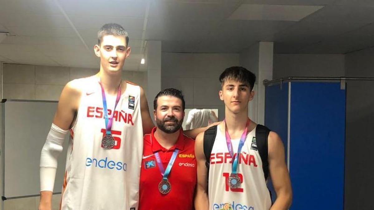 Mara, Langarita y Jorge Sanz, durante una competición con la selección