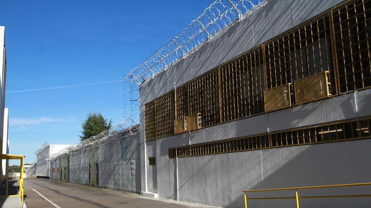 Zona entre muros de seguridad del centro penitenciario de Pereiro, la prisión provincial de Ourense.