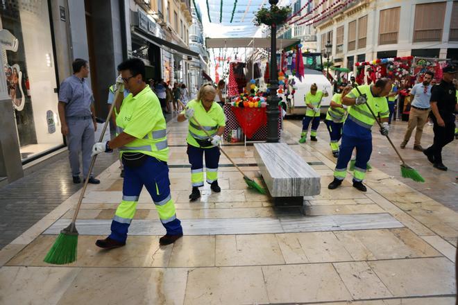 Efectivos de limpieza de Málaga comienzan su trabajo a partir de las 18.00 horas en las calles del Centro