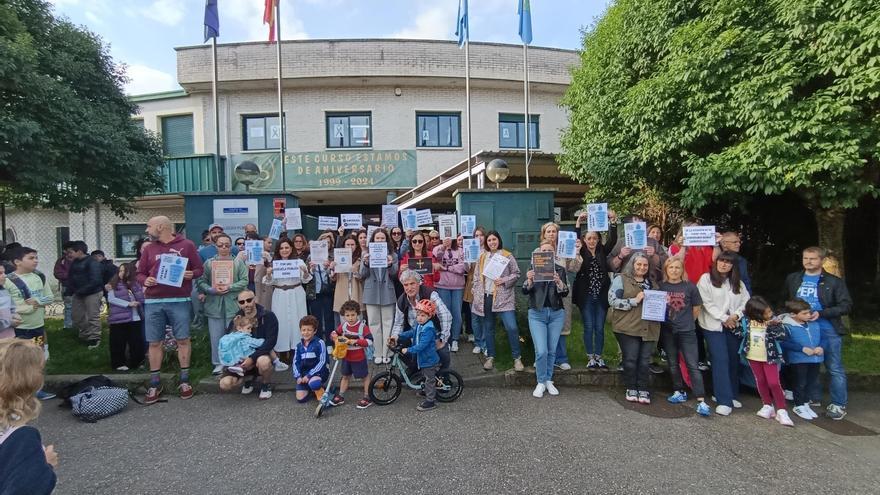 El colegio de La Fresneda se suma a las movilizaciones del profesorado: &quot;La educación pública no se muere, la están matando&quot;