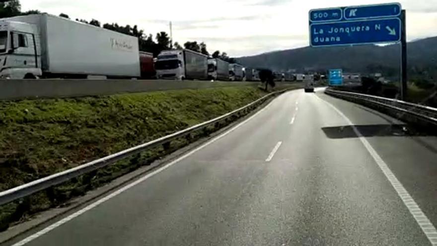 Un camionero de Vilanova, atrapado en el gigantesco atasco de La Jonquera
