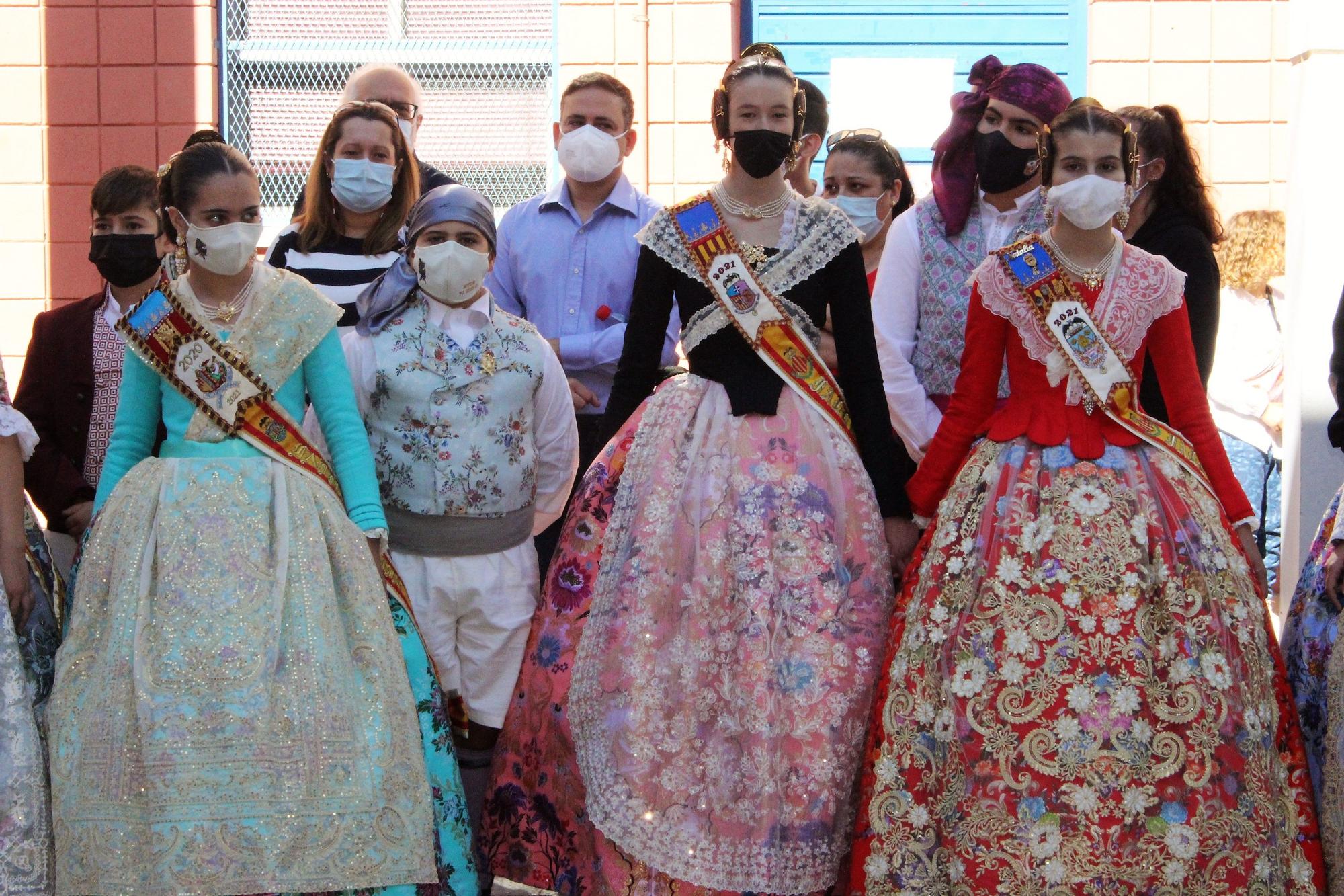 Carmen, Nerea y las cortes acompañan a las fallas de Quart y Xirivella en la procesión de la Senyera