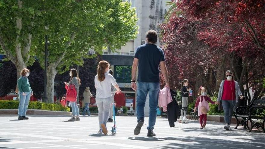 &quot;Normalidad&quot; en Extremadura durante el primer día de salida de los niños a la calle