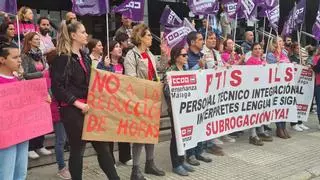 Los PTIS de Málaga, en huelga: "A los niños no se les puede dar la espalda"