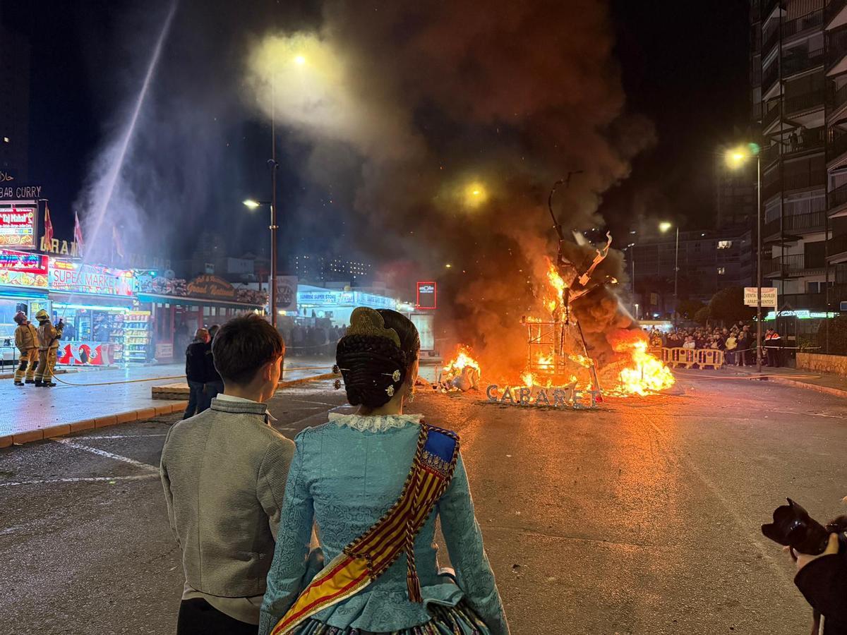 La falla Rincón de Loix, la primera de la Nit de la Cremà.