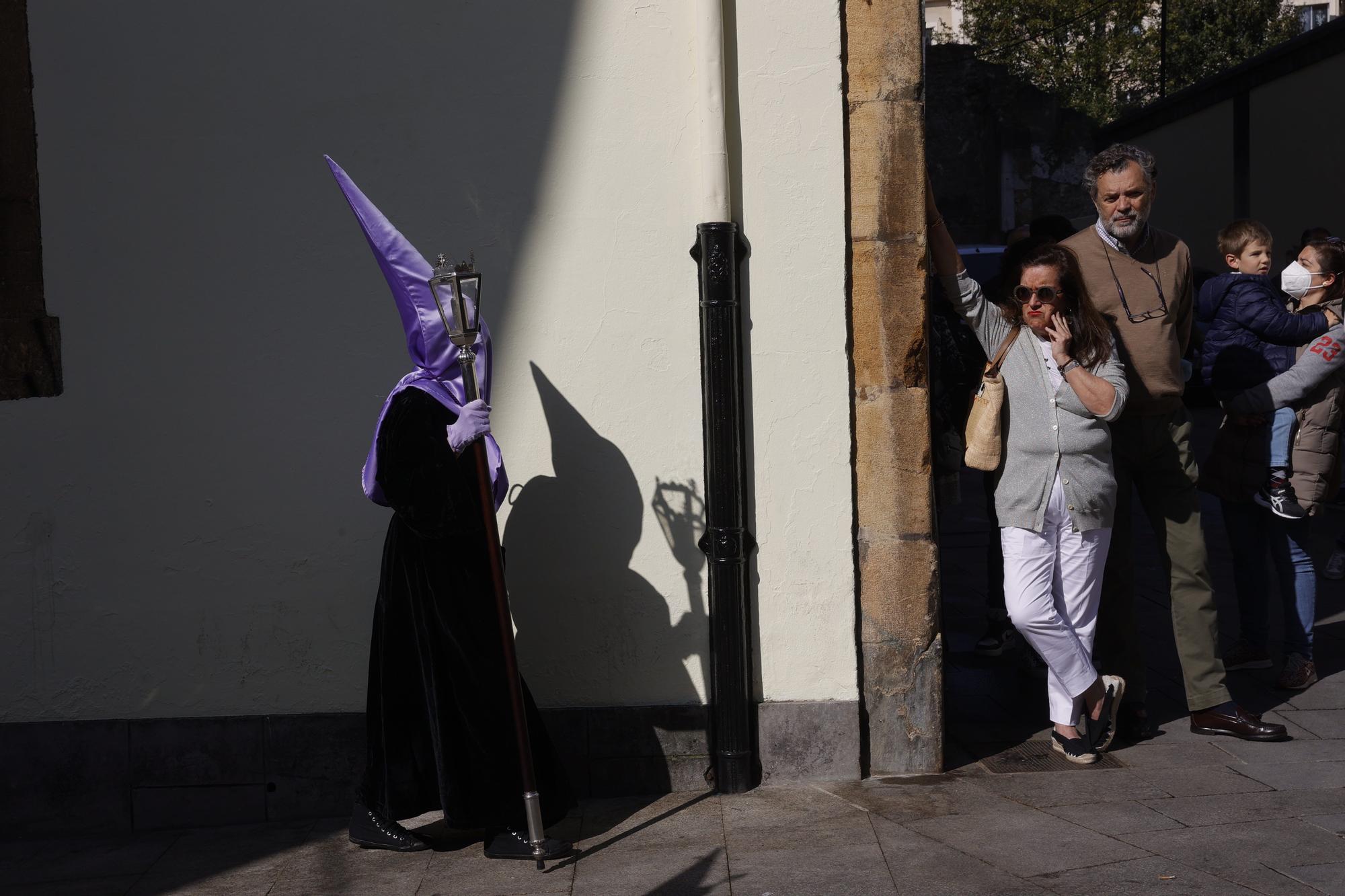 EN IMÁGENES: Así fue la procesión de la Soledad en la Semana Santa de Oviedo