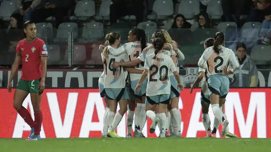 El balón parado lidera la victoria a España en Portugal