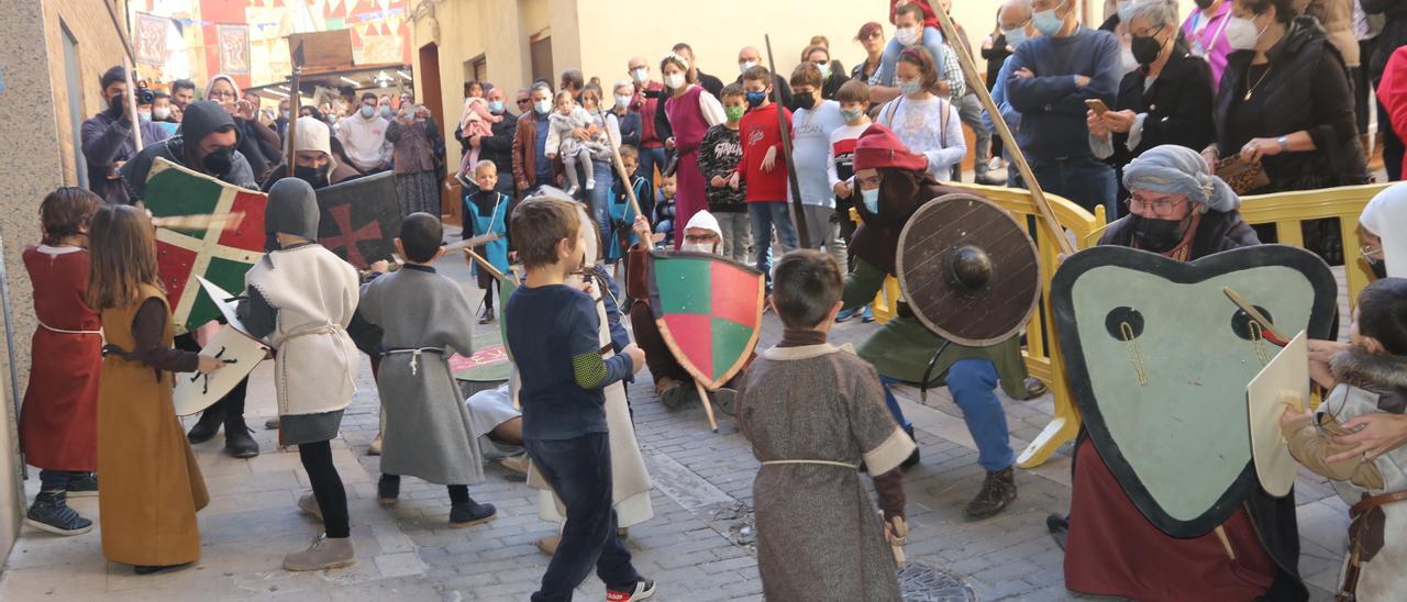 La batalla terminó con el nombramiento de Caballeros en la Plaza de la Iglesia con la entrega del medallón conmemorativo.