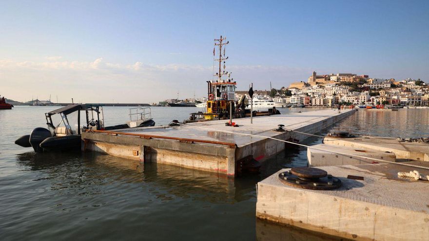 Un dique flotante llega a Ibiza con capacidad para 80 nuevos amarres