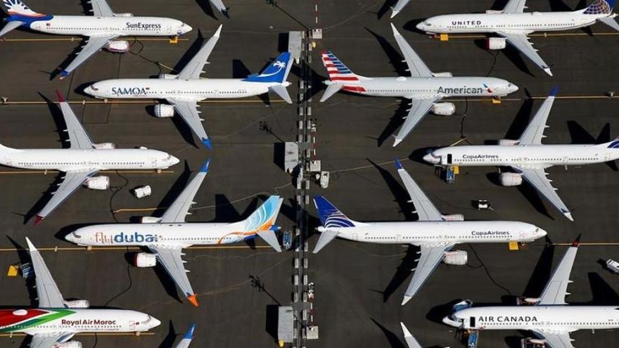 Aviones Boeing 737 MAX  estacionados en una base aÃ©rea en Seattle.