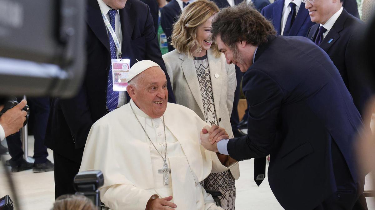 Milei viaja a Roma para asistir al funeral del papa Francisco