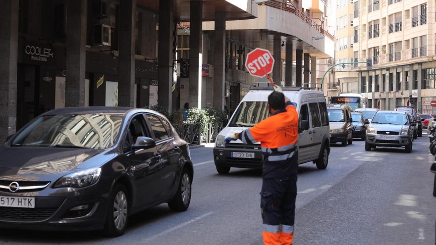 Elche gana 3.104 vehículos en un año, con más compras de coches pequeños y motocicletas