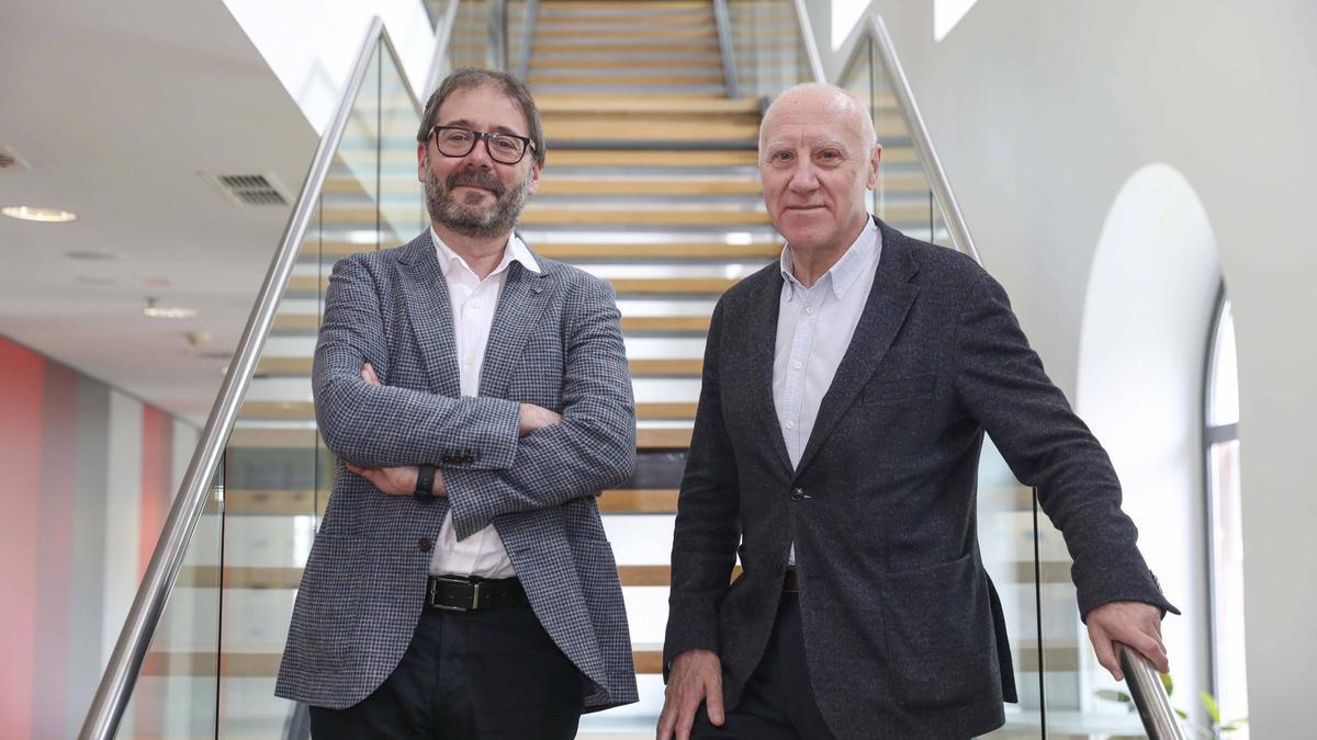 Faustino Blanco, a la derecha, y Guillermo Muñiz (director científico del ISPA), en la sede de la FINBA.