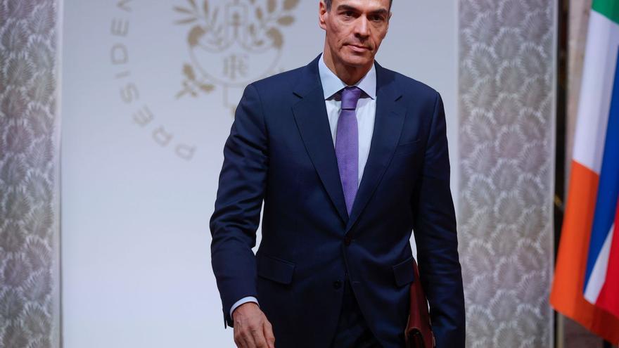 El president del Govern, Pedro Sánchez, arriba a una reunió de la Coalició de Voluntaris al Palau de l’Elisi, ahir a París. | YOAN VALAT / AP