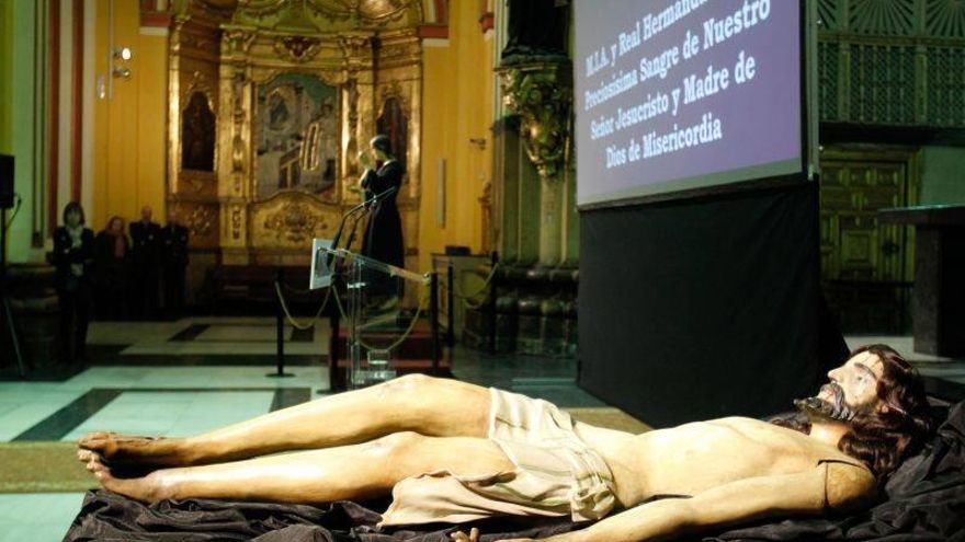 La Hermandad de la Sangre de Cristo restaura del Cristo en la Cama y la Virgen Dolorosa