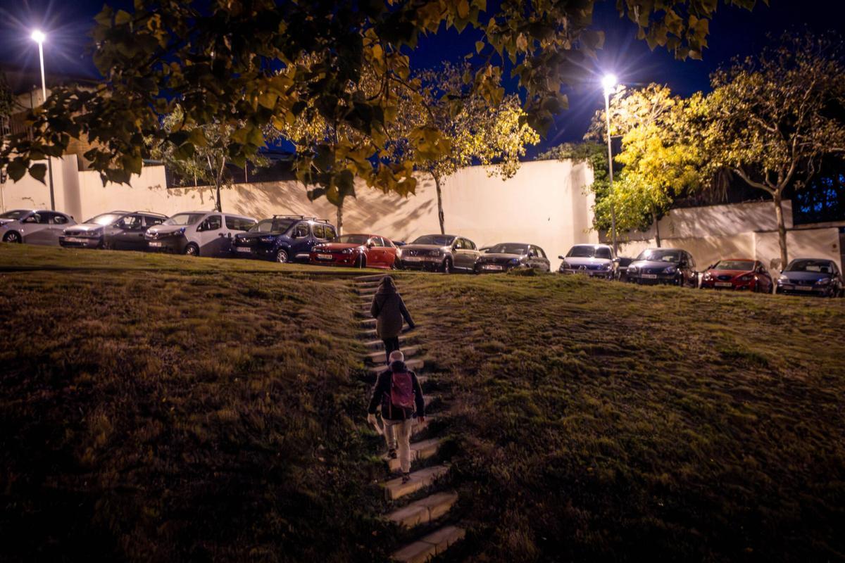 Barcelona 3/12/2025 Sociedad Recuento de personas sin hogar por parte de Arrels. - Baix Guinardó. AUTOR: JORDI OTIX