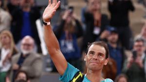 Nadal dice adiós al público en Roland Garros tras su derrota ante Zverev.