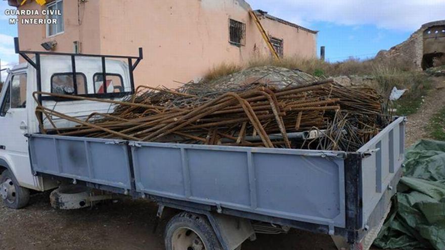 Tres detenidos por el presunto hurto de 6 toneladas de material de construcción en Bárboles