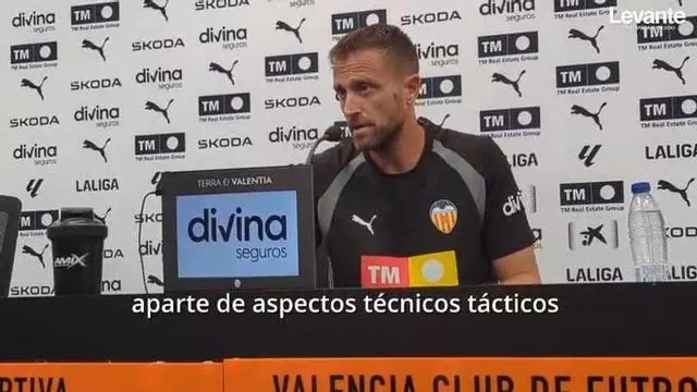 Óscar Sánchez, técnico del Valencia CF: "He visto a un equipo que quiere ganar partidos y dar alegrías al valencianismo"