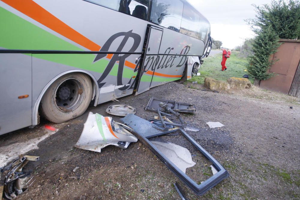 Onze escolars de sisè de primària han resultat ferits en l''accident