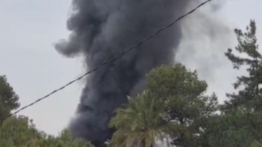 Herido con quemaduras muy graves un trabajador en el incendio de una fábrica de pinturas en Murcia